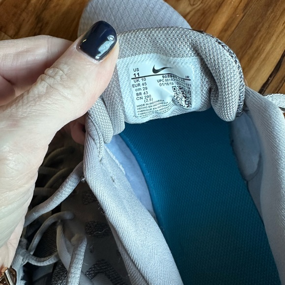 Men’s Nike Revolution size 11 - Picture 3 of 7